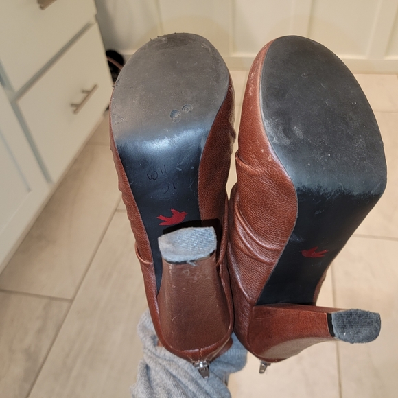 Starling Ruched booties - Picture 3 of 6